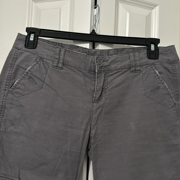 BKE size 28 gray cargo capris - Picture 3 of 8